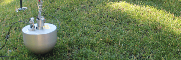 Testgerät vom Tuev auf Wiese