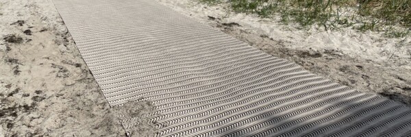 Sandmatte mit Verbindung zum Ausrollen