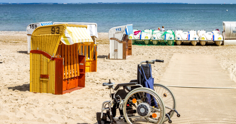 Strandmatte für barrierefreie Wege mit Rollstuhl