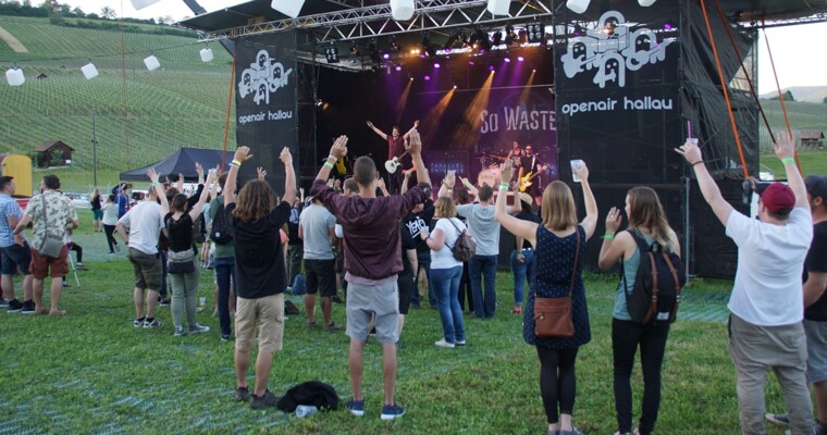 Konzert vor Fläche mit GrassProtecta