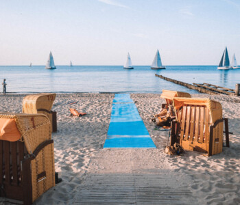 barrierefreier Strandzugang Kühlungsborn in Blau